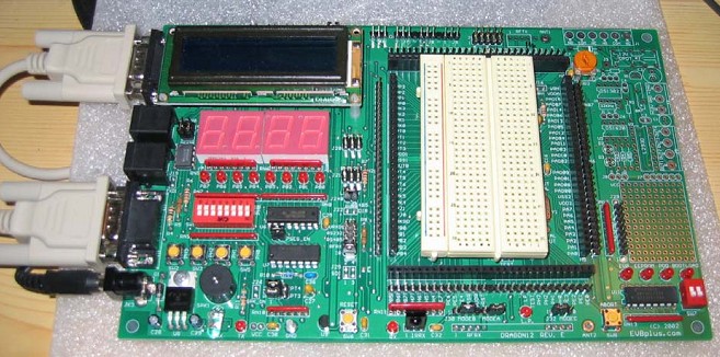 Dragon12 Evaluationboard mit Freescale HCS12
